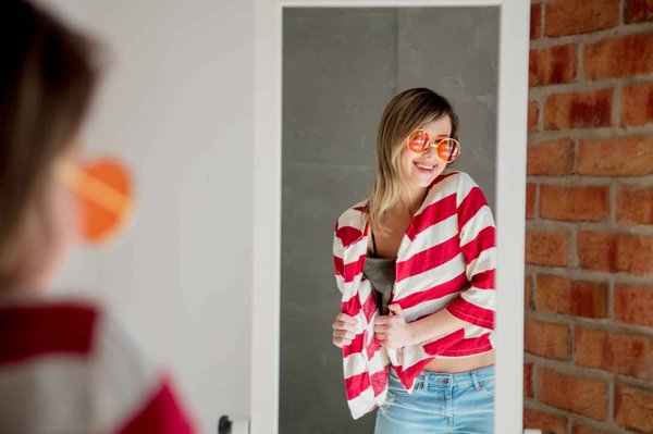 Comment réaliser un dressing sur mesure dans une chambre mansardée?